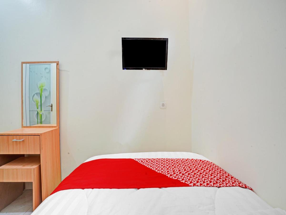 Oyo 90804 Oma Uti Homestay Syariah Yogyakarta Exterior photo
